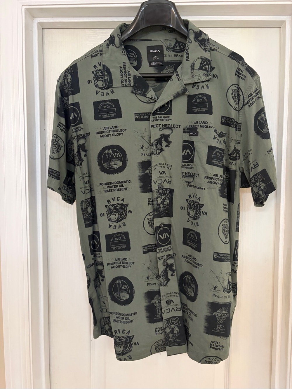RVCA Easy Fit Mens Large Button Up Air Land Respect Neglect Agony Glory Tiger